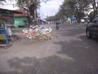 Jorok! Sampah Bertumpuk di Pinggir Jalan Sisingamangaraja Medan