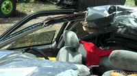 Seluruh bagian bagian depan remuk. Hampir separuh bagian mobil ringsek.