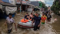Menurut Danrem 052/Wijayakrama Kolonel Infanteri Tri Budi diketahui telah ada 482 orang yang dievakuasi dari kawasan Ciledug Indah usai banjir merendam kawasan tersebut.