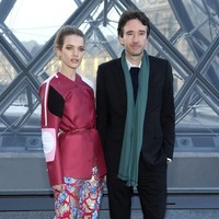 Supermodel Rusia Natalia Vodianova menikah dengan pewaris LVMH Antoine Arnault pada 2020. Antoine adalah putra dari orang terkaya kedua di dunia Bernard Arnault. Saat ini dia menjabat sebagai CEO Loro Piana, brand fashion mewah asal Italia dan produsen kasmir terbesar dunia, yang bernaung di bawah payung LVMH. Foto: Getty Images