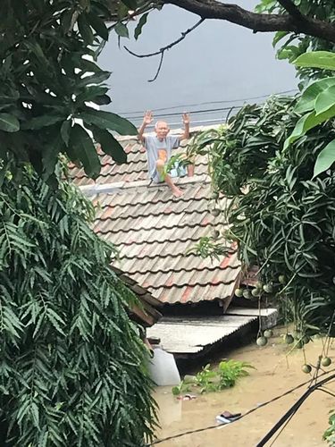 Banjir di Villa Nusa Indah Bogor Mulai Surut, Lumpur Penuhi Jalanan