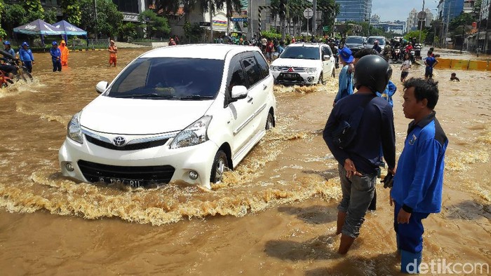 Inspeksi Mobil Setelah Lewati Banjir Cek 4 Komponen Ini