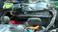 Pantauan detikcom di pos lantas, kondisi sedan mengalami kerusakan cukup parah.