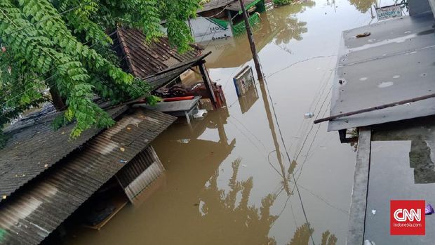 Pantau Banjir Bekasi, Ridwan Kamil Minta Relawan Bantu Warga