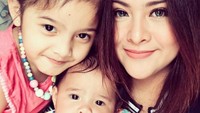 Gara-gara banjir pula Audy tidak bisa sound check untuk kegiatan manggungnya di sebuah mall. Stuck di rumah gak bisa keluar, ujarnya. Foto: Instagram audyitem