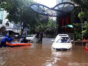 Yang Perlu Dilakukan Pemilik Mobil Setelah Banjir Surut