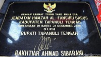 Keberadaan jembatan ini sangat strategis dan diharapkan mampu meningkatkan pertumbuhan ekonomi di beberapa desa yang terhubung dan secara umum meningkatkan perekonomian daerah di Tapanuli Tengah.
