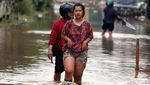 Sungai Cikeas Meluap, Perumahan di Bekasi Terendam Banjir