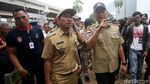 Mensos Cek Kondisi Korban Banjir di Cipinang Melayu