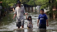 Rincian jumlah korban meninggal yaitu DKI Jakarta 8, Kota Bekasi 1, Kota Depok 3, Kota Bogor 1, Kabupaten Bogor 1, Kota Tangerang 1, dan Tangerang Selatan 1. Penyebabnya mulai dari akibat tenggelam hingga tersengat listrik.