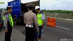 Penampakan Jalan Tol Pemalang-Batang yang Berlubang