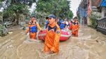 Kemenhub Evakuasi Korban Banjir di Jati Asih dan Teluk Gong