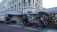 Becak ini telah ada sejak zaman dahulu, dan bisa kamu lihat saat menonton film-film dengan latar kuno di Jepang.
