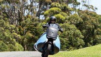 Biski menggendong mesin BMW K1300 inline berkapasitas 1.293cc, mesin skuter ini akan mampu menyemburkan 55 tenaga kuda. Foto: gibbssports
