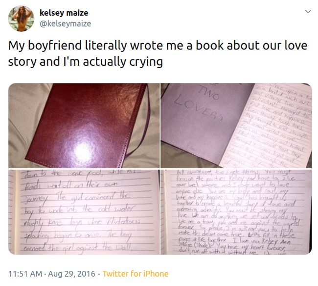 Menulis surat cinta mungkin sudah biasa meski tak banyak lagi pria melakukannya. Dan pria ini menulis mengenai kisah cintanya dengan sang kekasih dalam buku itu yang bisa dibilang luar biasa. Foto: Twitter