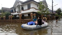 Banjir juga merendam sejumlah kawasan Bekasi, Jawa Barat. Salah satunya kawasan Perumahan Mas Naga Bintara Jaya, Kota Bekasi, Kamis (2/1/2020).