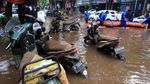 Penampakan Kawasan Kemang yang Masih Terendam Banjir