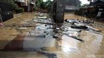 Dahsyatnya Banjir Bekasi Bikin Rumah Warga Rusak