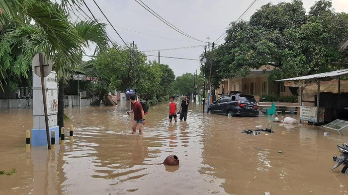 Melihat Kemang Ifi Jatiasih Bekasi Yang Masih Terendam Banjir