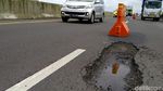 Penampakan Jalan Tol Pemalang-Batang yang Berlubang