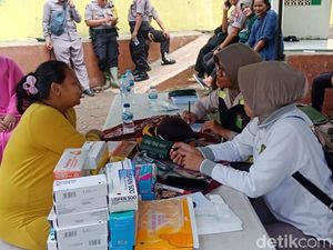 Pengungsi Terdampak Banjir Padalarang Mulai Terserang Penyakit