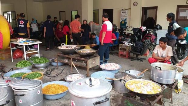 Penampakan dapur umum PMI Jaktim.