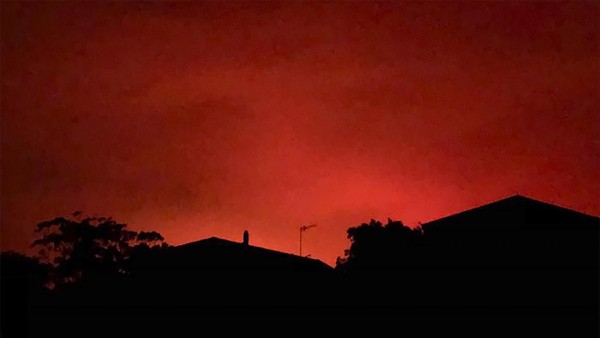 Fenomena Langit Merah Darah di Australia