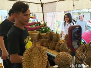 Rest Area Tol Kanci-Pejagan Disulap Jadi Bazar Durian dan Alpukat