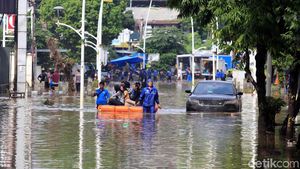 Penampakan Kawasan Kemang yang Masih Terendam Banjir