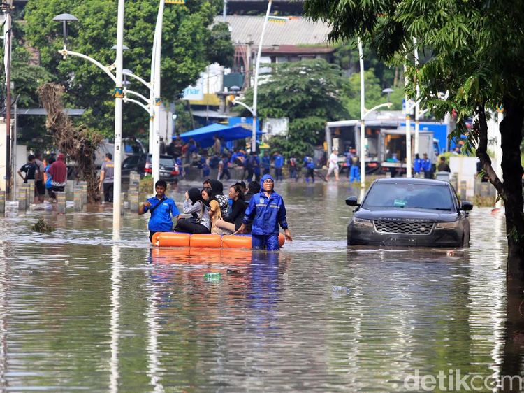 Mobil Mewah Korban Banjir Jakarta