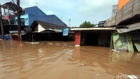 Dahsyatnya banjir akibat curah hujan yang tinggi dan luapan kali Cikeas, membuat beberapa rumah pun hancur.