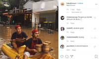 Viral Foto Pelayan Antar Dimsum Pakai Perahu Saat Banjir, Ini Faktanya