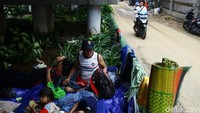 Seperti diketahui, sejumlah wilayah di Jabodetabek terendam banjir usai hujan mengguyur kawasan tersebut sejak beberapa hari lalu. Akibatnya, rumah-rumah warga terendam dan membuat para korban terdampak banjir tersebut mengungsi ke tempat yang lebih aman.