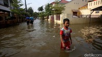 Tak hanya menimbulkan kerugian, banjir yang melanda Jabodetabek ini juga turut memakan korban jiwa. erdasarkan data dari Badan Nasional Penanggulangan Bencana (BNPB), ada 16 orang yang meninggal dunia akibat banjir sejak 1 Januari 2020 kemarin.