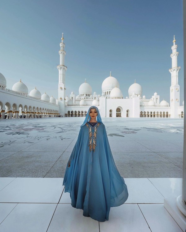 Ia menempati posisi ke-17 dalam daftar influencer paling tajir di Instagram pada tahun 2019, tepat di bawah Bella Hadid. (Foto: Instagram @taramilktea) Ia menempati posisi ke-17 dalam daftar influencer paling tajir di Instagram pada tahun 2019, tepat di bawah Bella Hadid. (Foto: Instagram @taramilktea)
