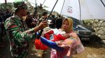 Balita dan Anak-anak Dievakuasi dari Kepungan Banjir di Bekasi
