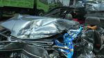 Ngeri! Penampakan Mobil Ringsek Usai Kecelakaan Maut di Pasuruan
