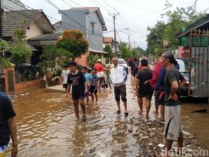 Banjir di Ciledug Indah Surut, Warga Mulai Bersih-bersih Rumah