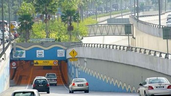 Saat banjir sudah surut, tingkat tengah dan atas akan dibersihkan dengan semprotan air bertekanan tinggi. Dalam 48 jam, gorong-gorong ini bisa dipakai lagi untuk jalan tol. (WTC2020)