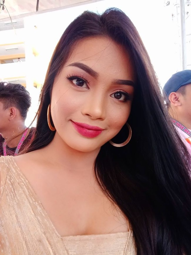 Sekolah apa ini? Aku ingin mendaftar jika kamu gurunya, tulis netizen. Foto: Facebook