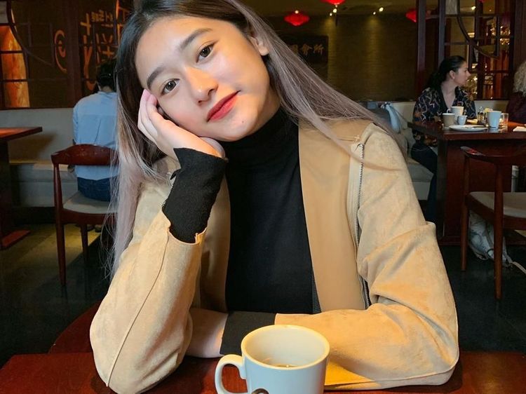 Cantiknya Amanda Caesa, Anak Parto Patrio Saat Kulineran Seru