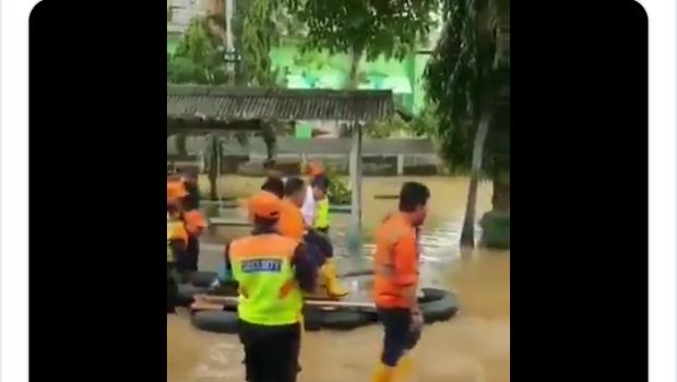 Dirut KAI Buka Suara Soal Duduk di Getek Berkursi 
