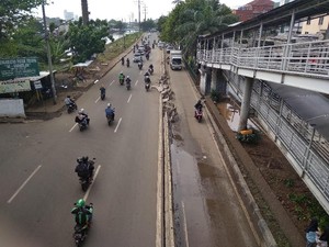 Viral Pemotor Berpelat Merah Ngamuk di Busway Cengkareng, Polisi Cek TKP