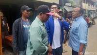 Eko turut mengajak anggota DPRD untuk meninjau beberapa titik yang terkena banjir di tahun baru 2020.