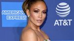 Usia Setengah Abad, Jennifer Lopez Tetap Kece dengan Gaun Floral