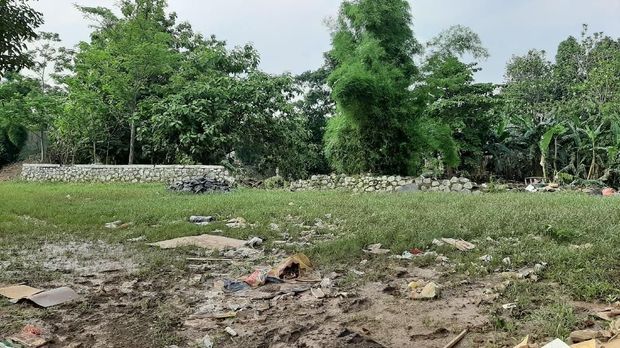 Tanggul Sungai Cikeas yang jebol.
