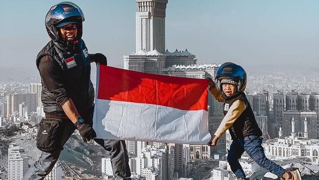 Rider Jambi Naik Motor ke Mekkah, BMW Hanyut Terbawa Banjir