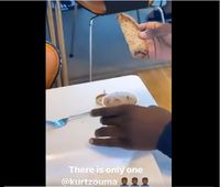 Makan Sandwich Dicelupkan ke Cokelat Panas, Pesepak Bola Kurt Zouma Dianggap Aneh