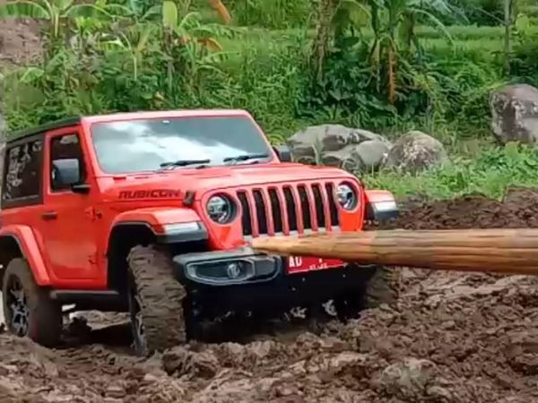 Duh, Wrangler Rubicon Bupati Karanganyar Gagal Nanjak