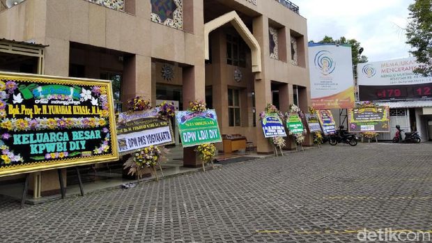 Yunahar Wafat, Kantor PP Muhammadiyah Yogya Dibanjiri Karangan Bunga